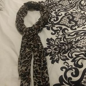 💵 3/$15 Animal Print Scarf